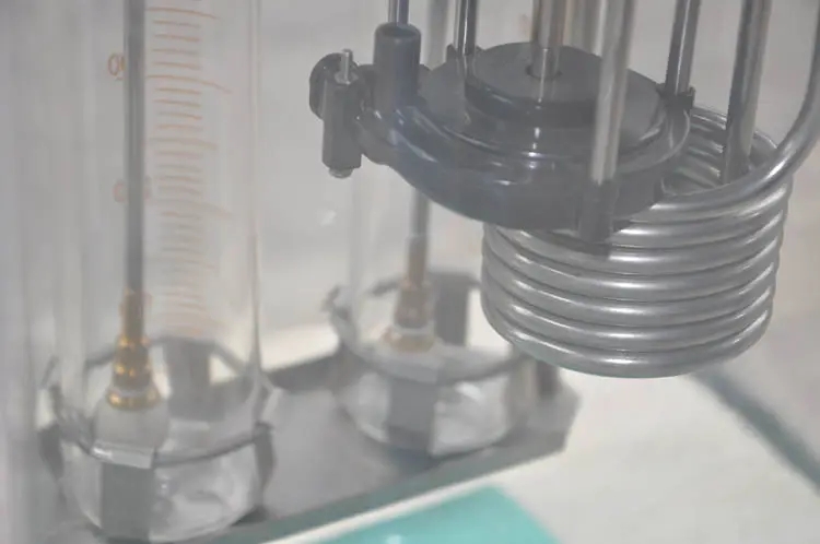 محلل الرغوة الآلي